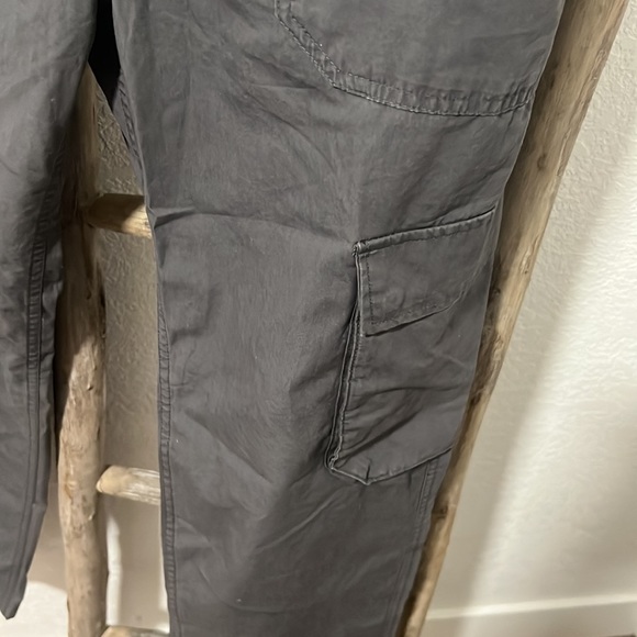 NWT cargo pants, size S but can also fit a medium - Picture 2 of 4
